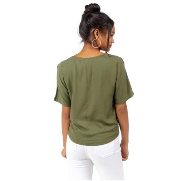 HARPER by Francesca’s Tie Front Top - Large - Picture 2 of 16